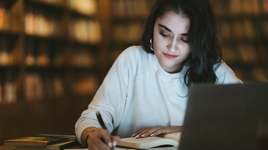 Nasıl akademisyen olunur? Üniversitede akademisyen olma aşamaları nelerdir?