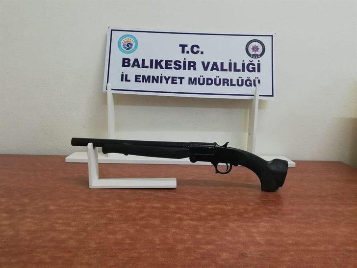 Balıkesir’de polis 12 aranan şahsı yakaladı G2
