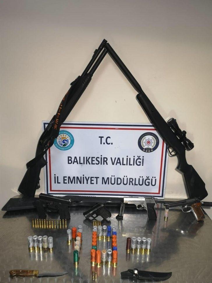 Balıkesir’de polis 12 aranan şahsı yakaladı G5