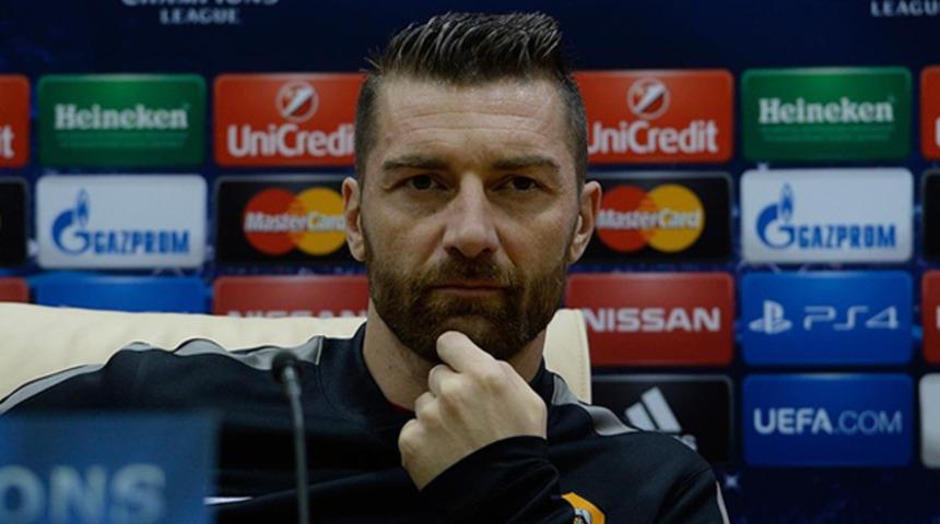 Eski Galatasaraylı kaleci De Sanctis trafik kazası ge&ccedil;irdi