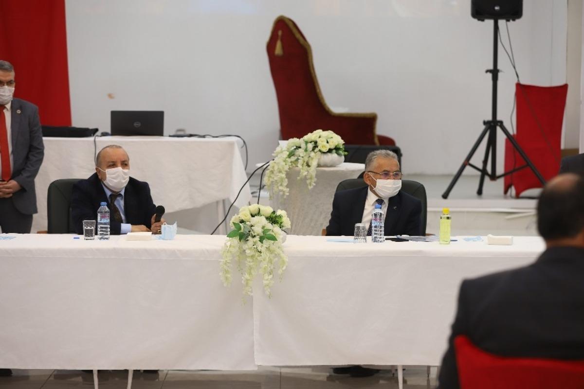 Başkan B&uuml;y&uuml;kkılı&ccedil; 2021 yılının ilk muhtarlar toplantısını Pınarbaşı&rsquo;nda yaptı