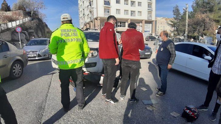 Mardin’de trafik kazası: Motosiklet aracın altında kaldı G2