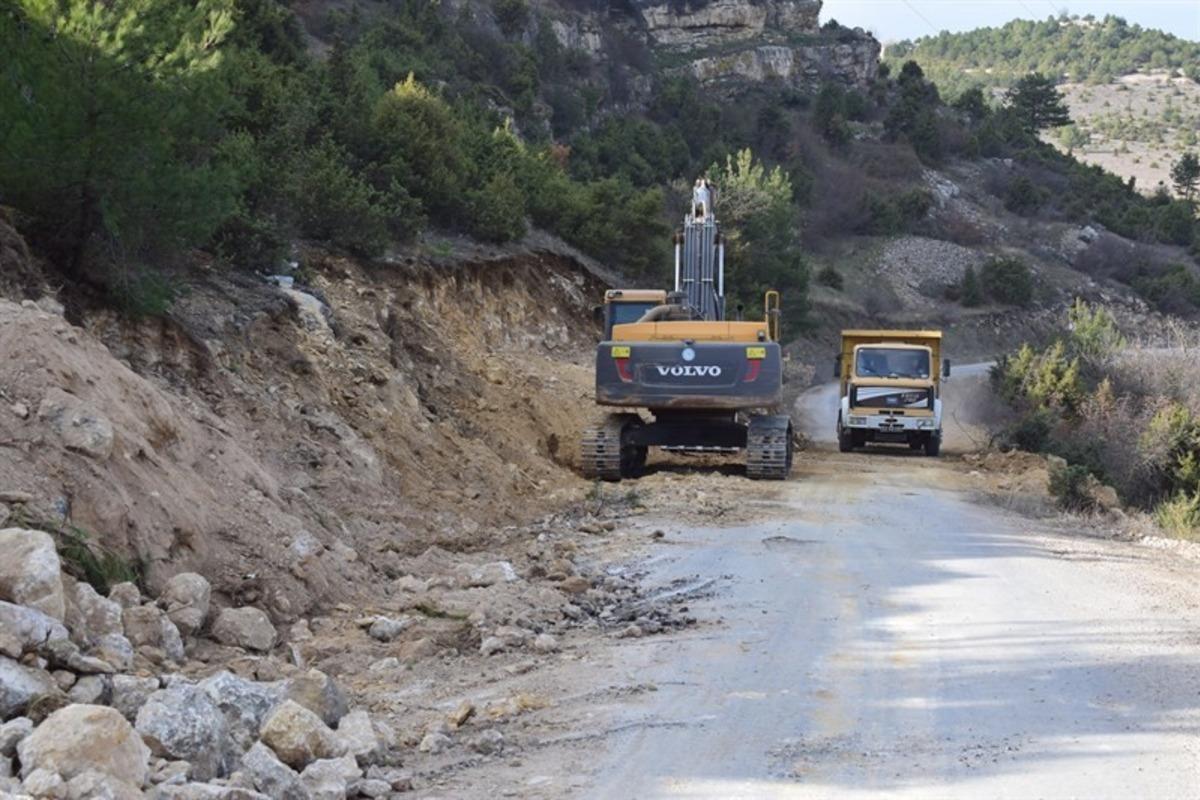 Abdullah Mihal Gazi T&uuml;rbesi yolunda &ccedil;alışma başladı