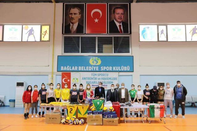 Bağlar Belediyesi ilk kez kadın voleybol takımı kurdu