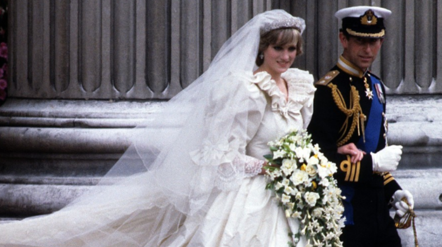 Yıllar sonra ortaya &ccedil;ıktı! Prenses Diana kuralları gelinlik se&ccedil;imiyle yıkmaya başlamış! Kırış kırış ve lekeli gelinlik...