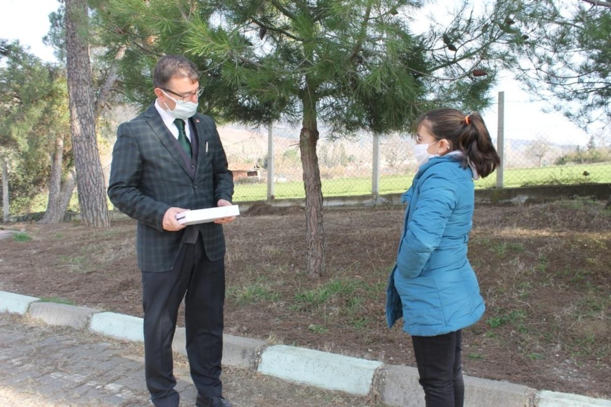 M&uuml;d&uuml;r Yıldız&rsquo;dan tablet bağışı kampanyasına davet
