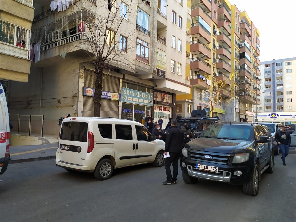 Diyarbakır'da bir evde 3 kişinin cesedi bulundu
