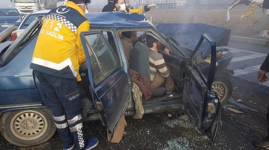 Konya&rsquo;da sisli hava kazaya sebep oldu: 4 yaralı
