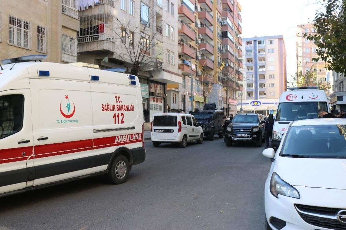 Diyarbakır&rsquo;da doğal gaz faciası: 2&rsquo;si avukat 3 &ouml;l&uuml;