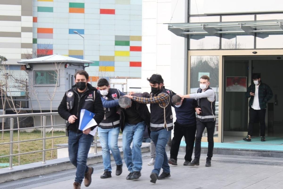 FET&Ouml;&rsquo;n&uuml;n gaybubet evinde yakalanan eski 2 emniyet m&uuml;d&uuml;r&uuml;n&uuml;n sorgusu s&uuml;r&uuml;yor