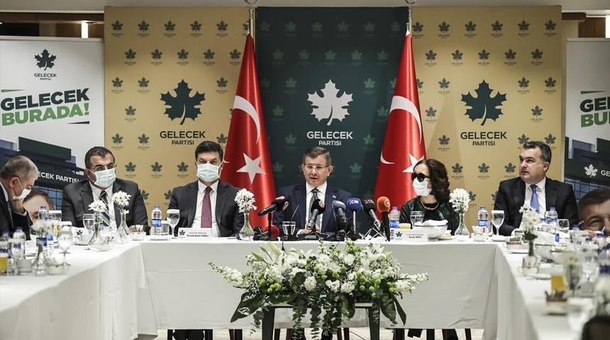 Davutoğlu: Üniversitenin kapısına kelepçe takılmasını kabul edemem