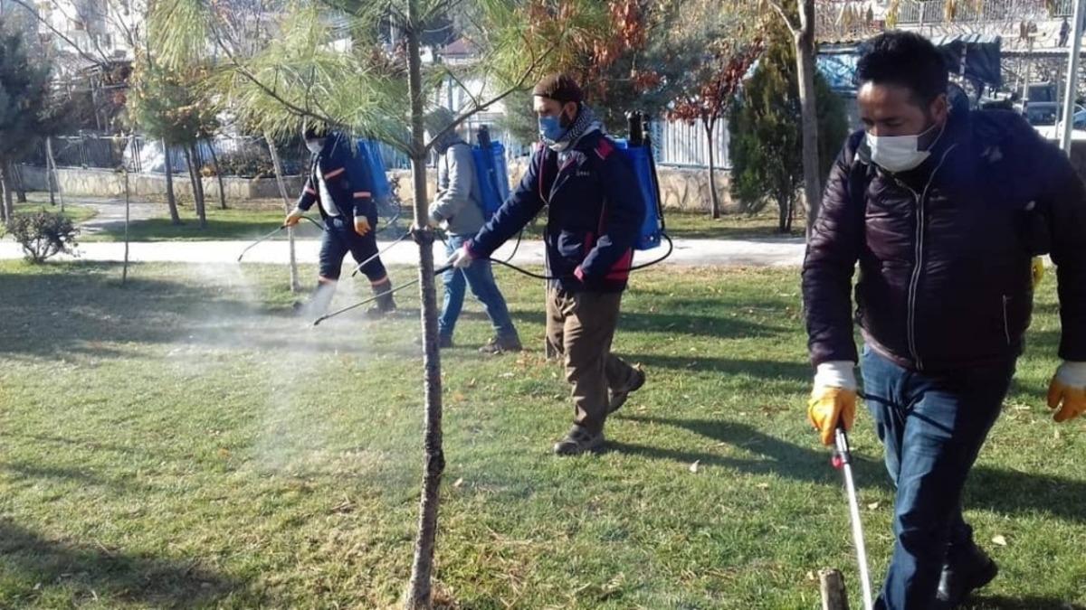 Ergani Belediyesinden park ve bah&ccedil;elerde temizlik seferberliği