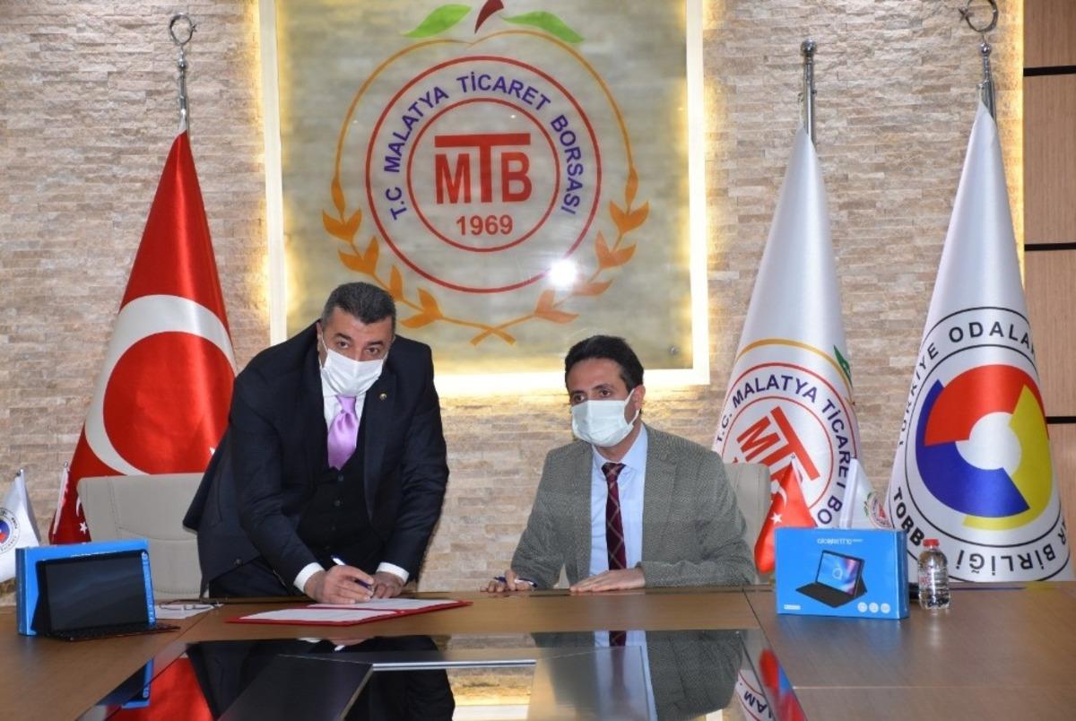 TOBB&rsquo;dan &ouml;ğrencilere tablet desteği