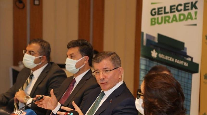 Davutoğlu: T&uuml;rkiye tarihinin en bilinemez koalisyonuyla karşı karşıyayız
