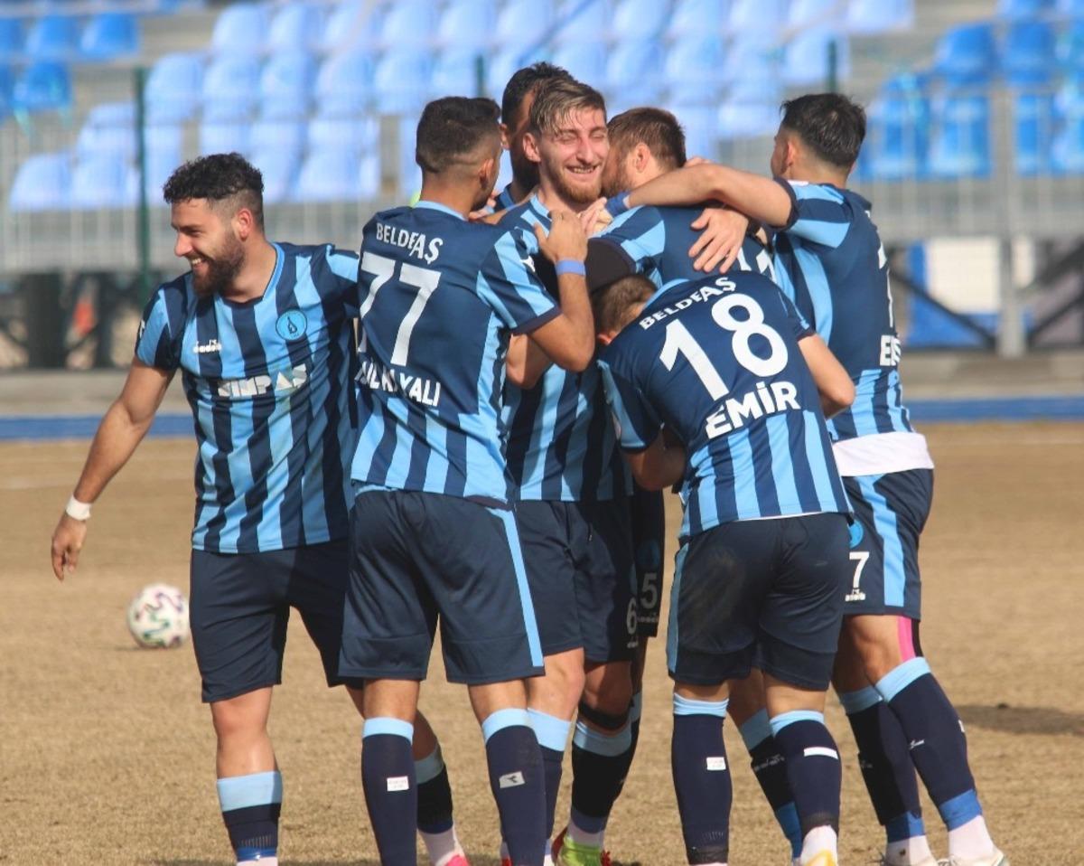 K&uuml;tahyaspor gol olup yağdı