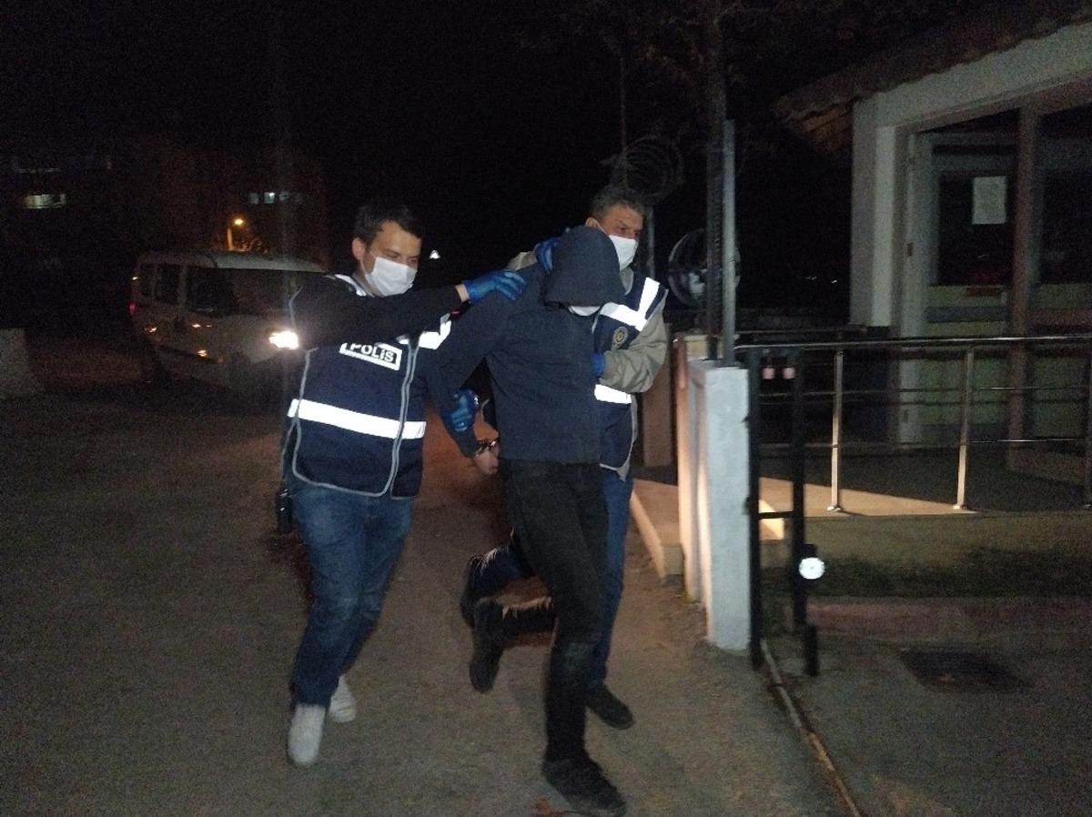 &Ccedil;alıntı ara&ccedil;la ka&ccedil;an şahıs ormanlık alanda saklanırken yakalandı