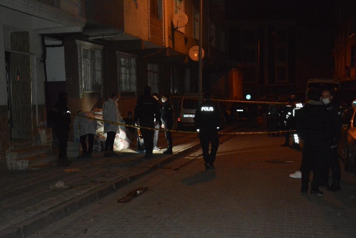 Sultangazi&rsquo;de g&uuml;r&uuml;lt&uuml; kavgası kanlı bitti: 1 &ouml;l&uuml;