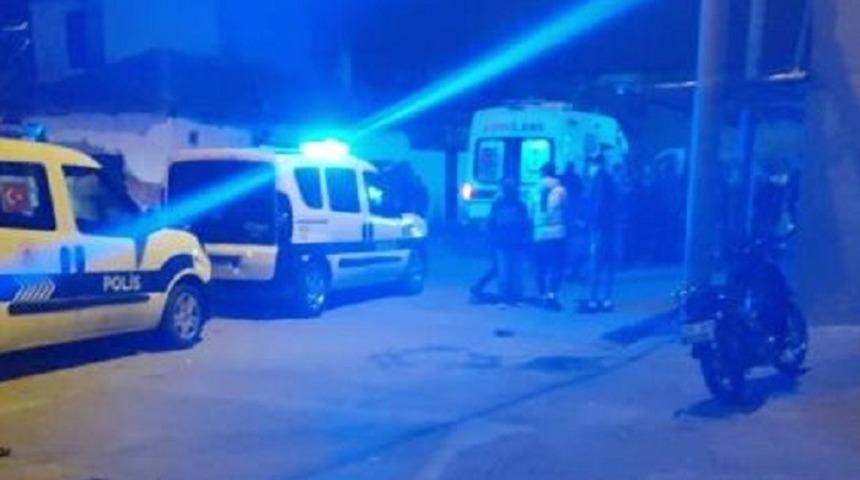 Menemen&rsquo;de silahlı kavga: 1&rsquo;i ağır 4 yaralı