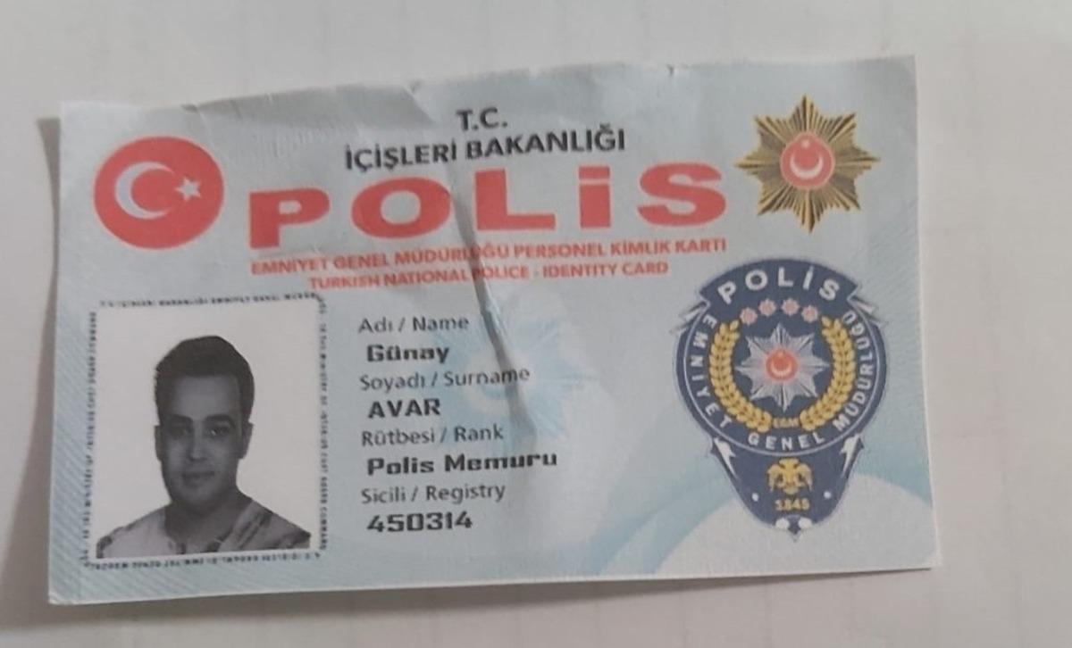 Motosiklet kazasında &ouml;len gencin &uuml;zerinden sahte polis kimliği &ccedil;ıktı