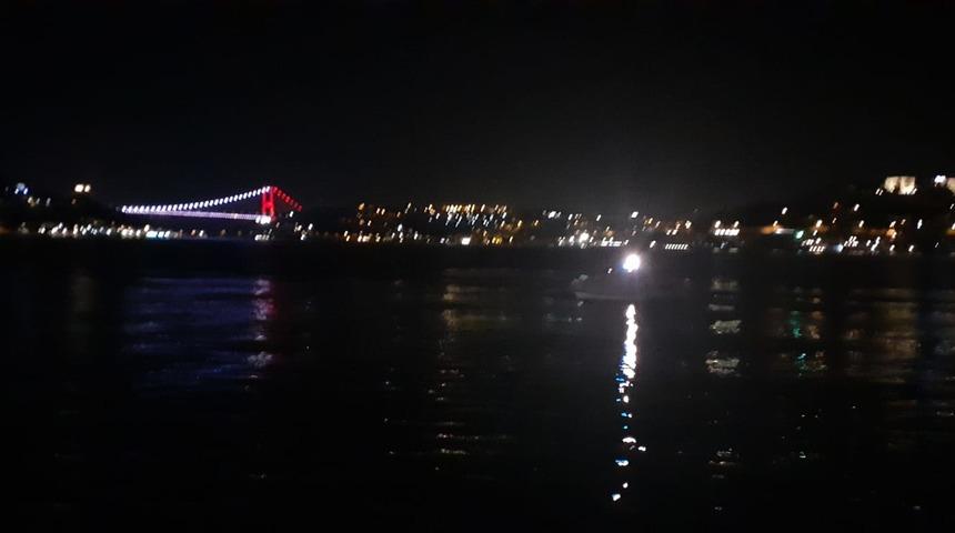 Beşiktaş'ta denize atlayan kişi kayboldu