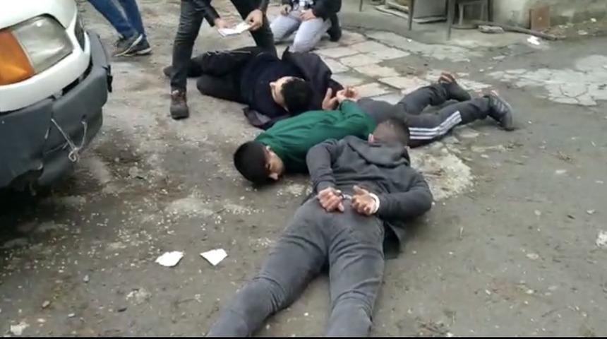 Zeytinburnu&rsquo;nda &ccedil;aldılar Esenyurtta satarken yakalandılar
