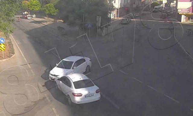 Kaza anı MOBESE kamerasına yansıdı 1