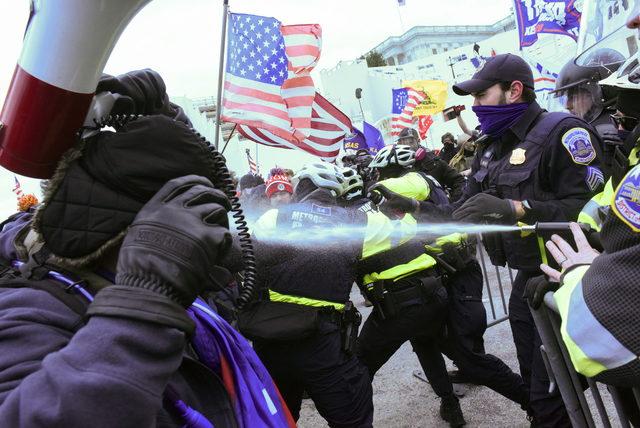 2021-01-06T185336Z_1235017586_RC2I2L9UVO23_RTRMADP_3_USA-ELECTION-PROTESTS