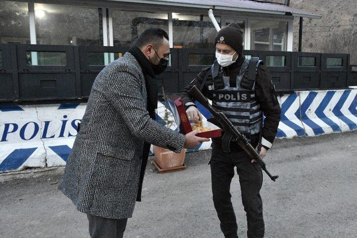 AK Parti’den polis teşkilatına destek ziyareti G5