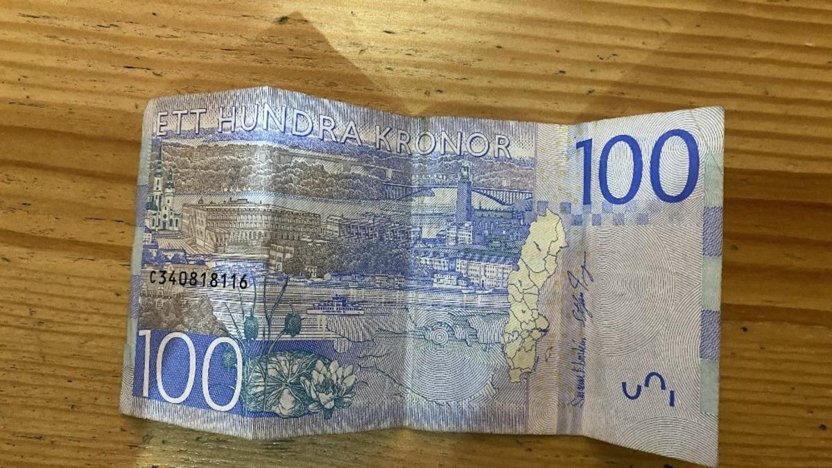 (&Ouml;zel) Beyoğlu&rsquo;nda İsve&ccedil; kronu ile dolandırıcılık kamerada