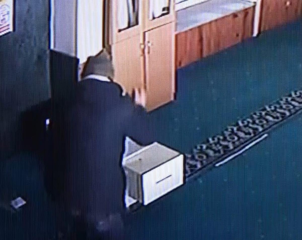 Aynı g&uuml;n iki camiyi soydu, 11&rsquo;i camiden hırsızlık toplam 28 su&ccedil; kaydı &ccedil;ıktı