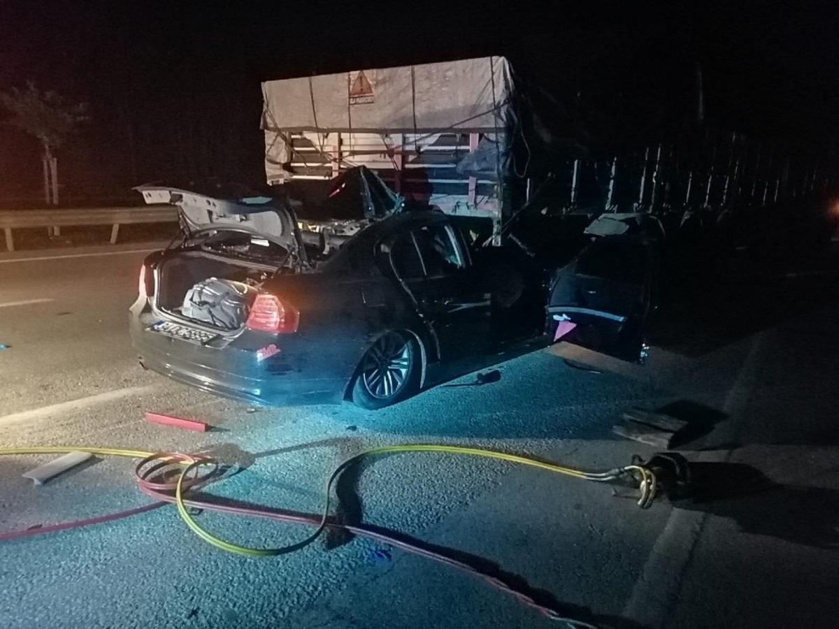 Antalya&rsquo;da tıra arkadan &ccedil;arpan otomobildeki yolcu hayatını kaybetti