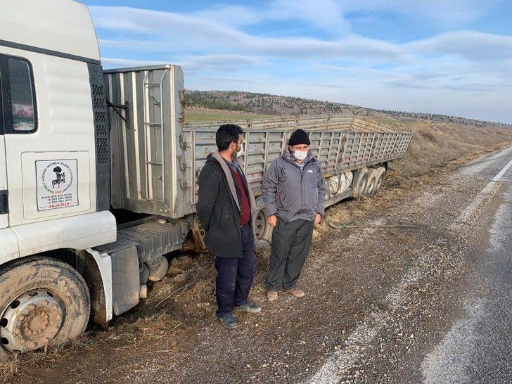 Kontrolden çıkan tır tarım arazisine girerek durabildi G3