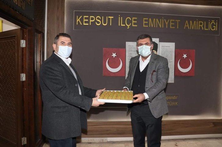 Başkan Cankul’dan pandemi savaşçılarına baklava G3