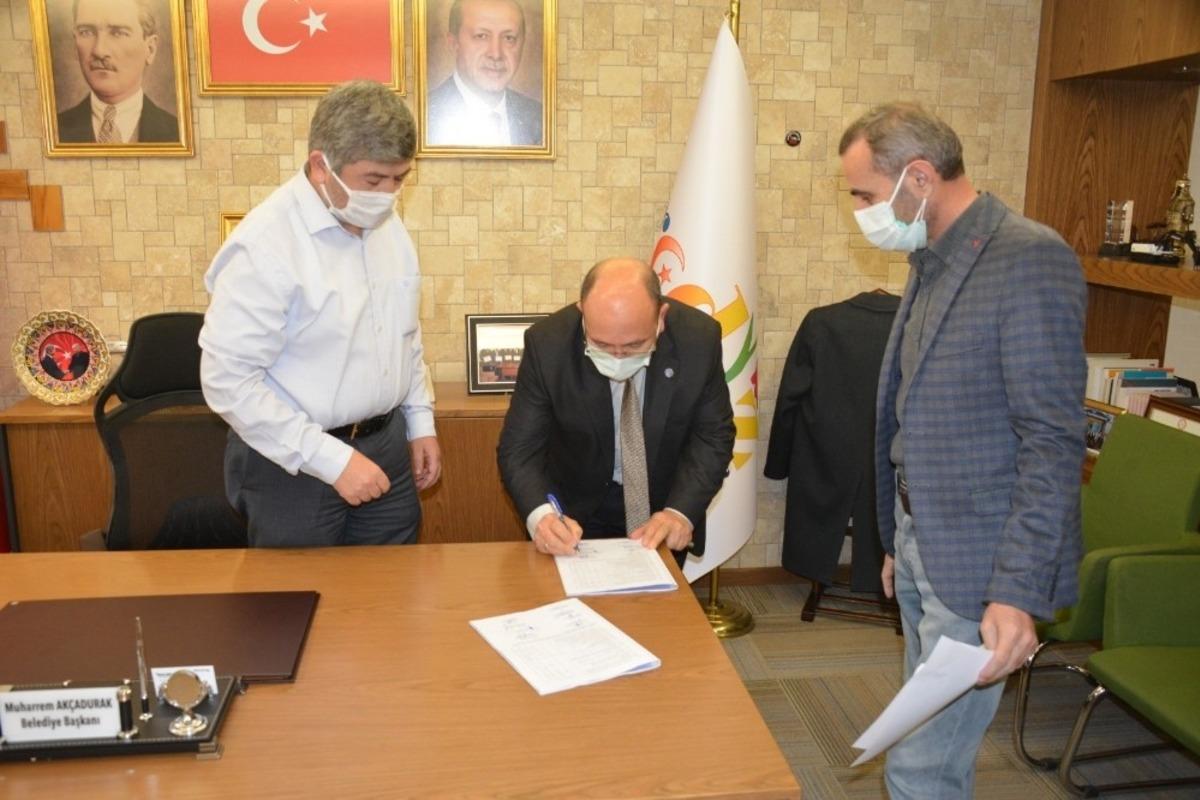 Gediz Belediyesi, en d&uuml;ş&uuml;k iş&ccedil;i &uuml;cretini 3 bin 800 TL yaptı