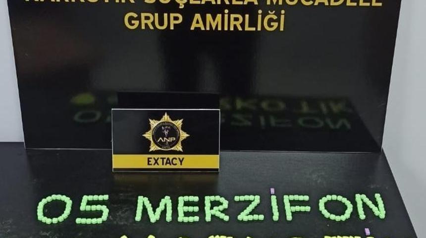 Aracından uyuşturucu &ccedil;ıkan şahıs g&ouml;zaltına alındı