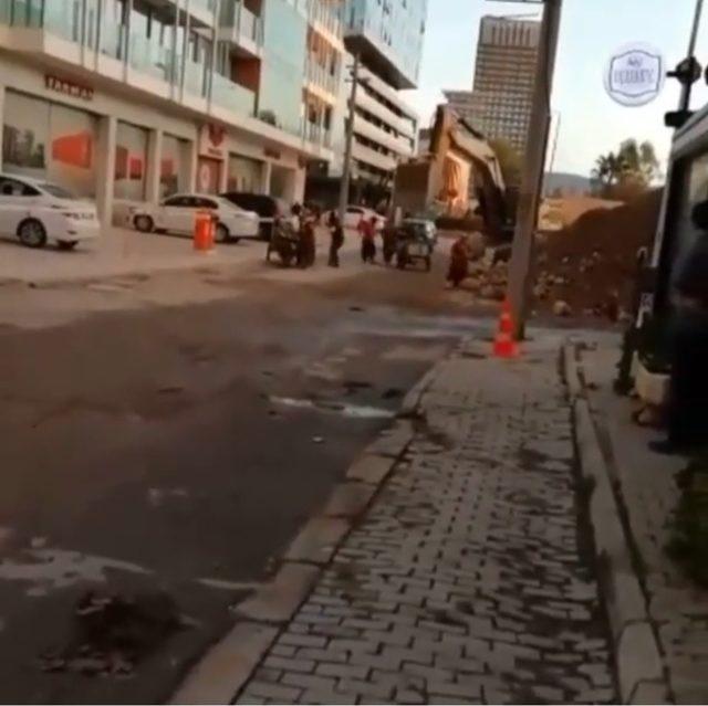 Yıkılan binaların demirlerini toplayan hurdacılar birbirlerine girdi 1
