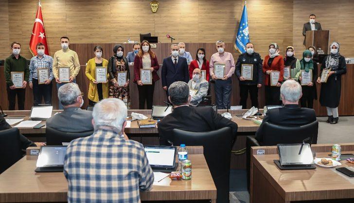 Teşekkür plaketi ile ödüllendirildiler G2