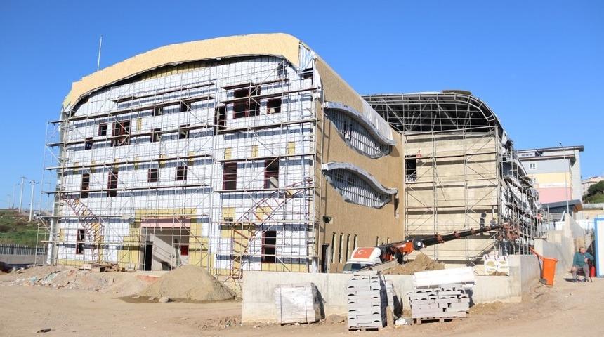 Gebze y&uuml;zme havuzunun &ccedil;atısı kaplanıyor