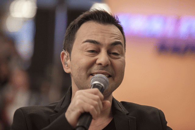 Serdar Ortaç kimdir, nereli, kaç yaşında? Chloe Loughnan dan tazminat intikamı alığı öne sürülen Serdar Ortaç Şarkılar Bizi Söyler de! 6