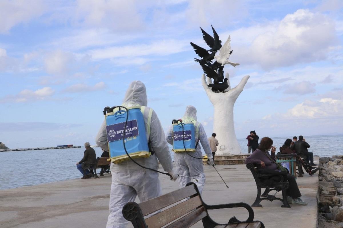 B&uuml;y&uuml;kşehir Belediyesi, Kuşadası&rsquo;nda dezenfekte &ccedil;alışması yaptı
