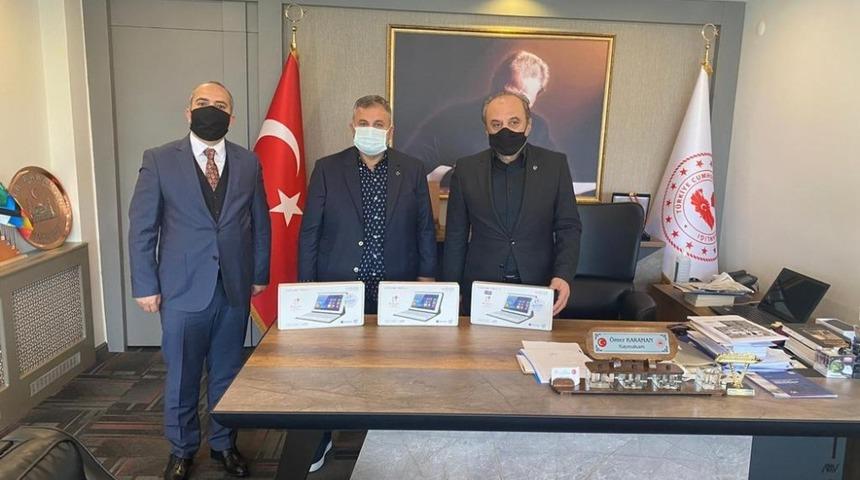 Aliağa&rsquo;daki &ouml;ğrencilere tablet desteği