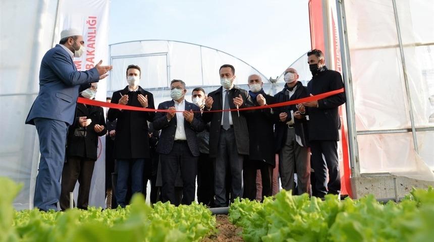 14 dekar alana 980 bin lira hibeyle yapılan y&uuml;ksek plastik t&uuml;nel serası dualarla a&ccedil;ıldı