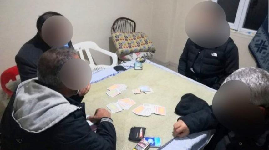 Tunceli&rsquo;de kumar oynayan ve sosyal mesafeyi ihlal eden 6 kişiye 20 bin 300 TL ceza