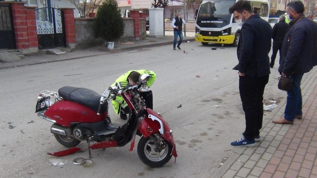 Arkadaşıyla yarış yaparken kaza yaptı, par&ccedil;alanan motosikletini bırakıp kayıplara karıştı