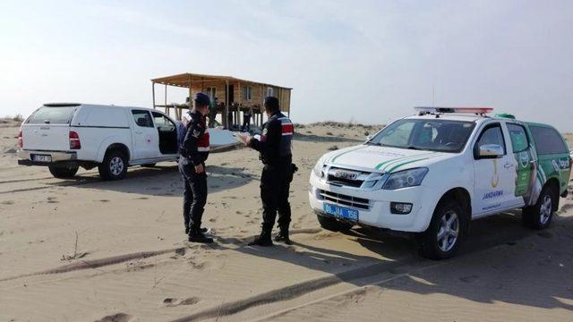 Sit alanına baraka ve çadır kurmuşlar