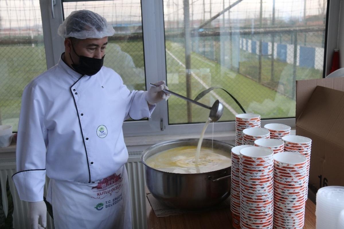 Ergene&rsquo;de y&uuml;zlerce sofraya sıcak yemek