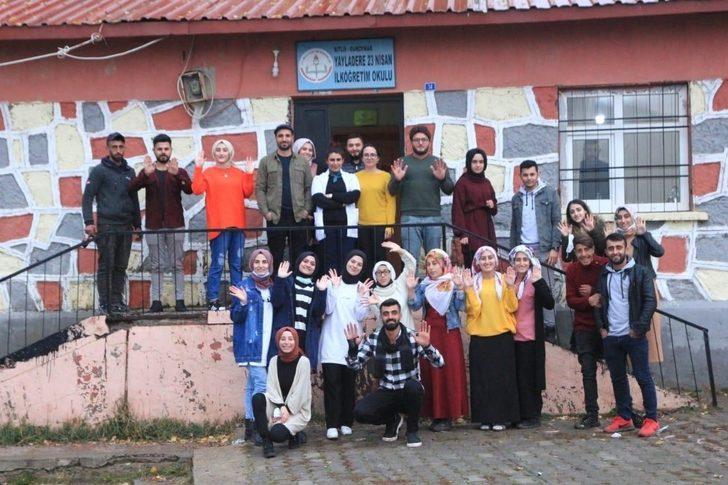 Hayırsever vatandaştan köy okuluna kütüphane G2