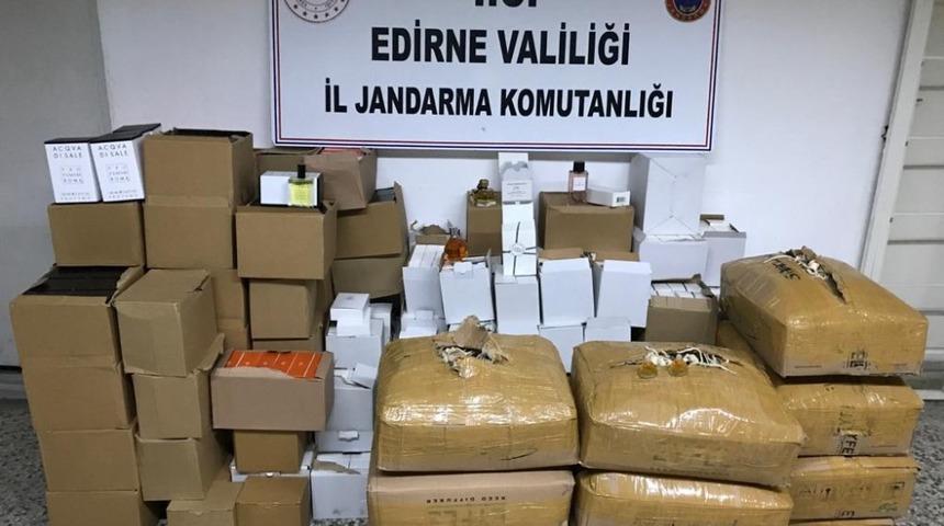 Edirne&rsquo;de 156 bin TL&rsquo;lik ka&ccedil;ak parf&uuml;m ve oto kokusu ele ge&ccedil;irildi