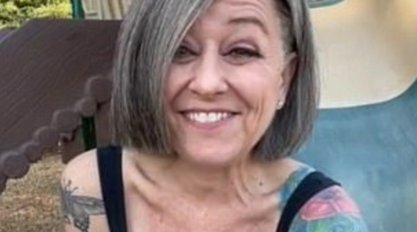 'Genç gibi giyinmek için çok yaşlısın' diyenlere kıyafetiyle yanıt verdi