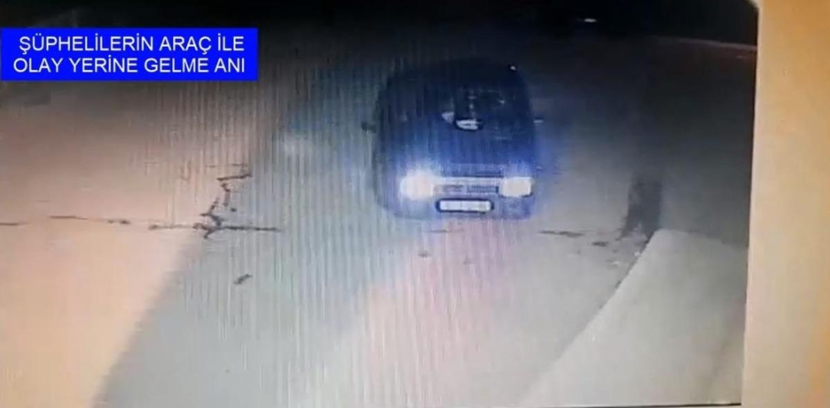 Hırsızlar &ccedil;aldıkları altınlarla ara&ccedil; takas ederken yakalandılar